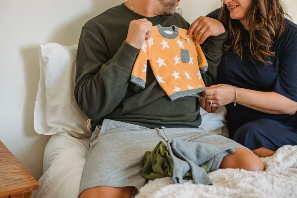 Newborn hospital bag checklist with baby essentials