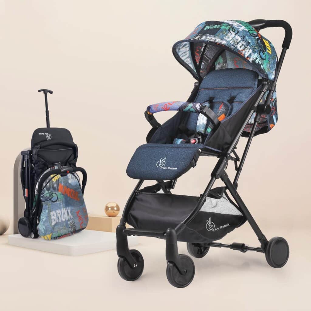 Lightweight travel stroller for baby