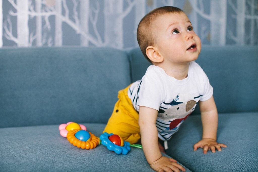 baby crawling milestones