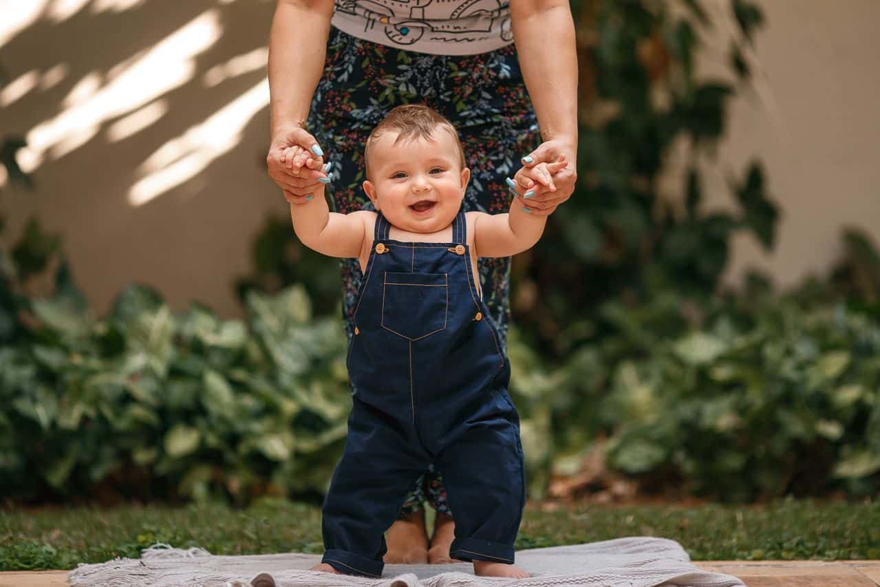 baby growth milestones month by month from newborn to 12 months