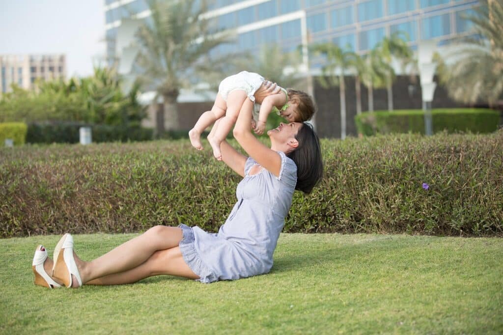 How to Keep Toddlers Busy Without Screens